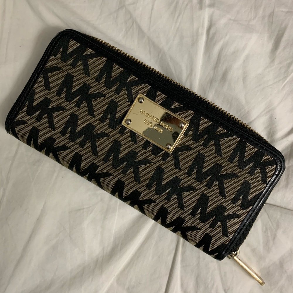 Michael kors wallet